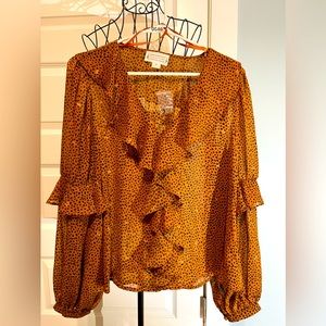 🐆Boutique Printed Blouse🐆 Size M✨Shimmer✨Gold✨ accents.